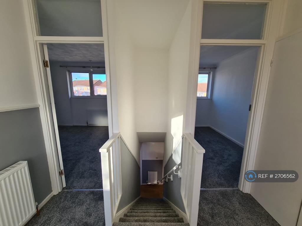 Landing/ Stairs