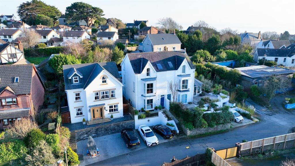 Sequence 01.00_01_19_23.Still006.jpg