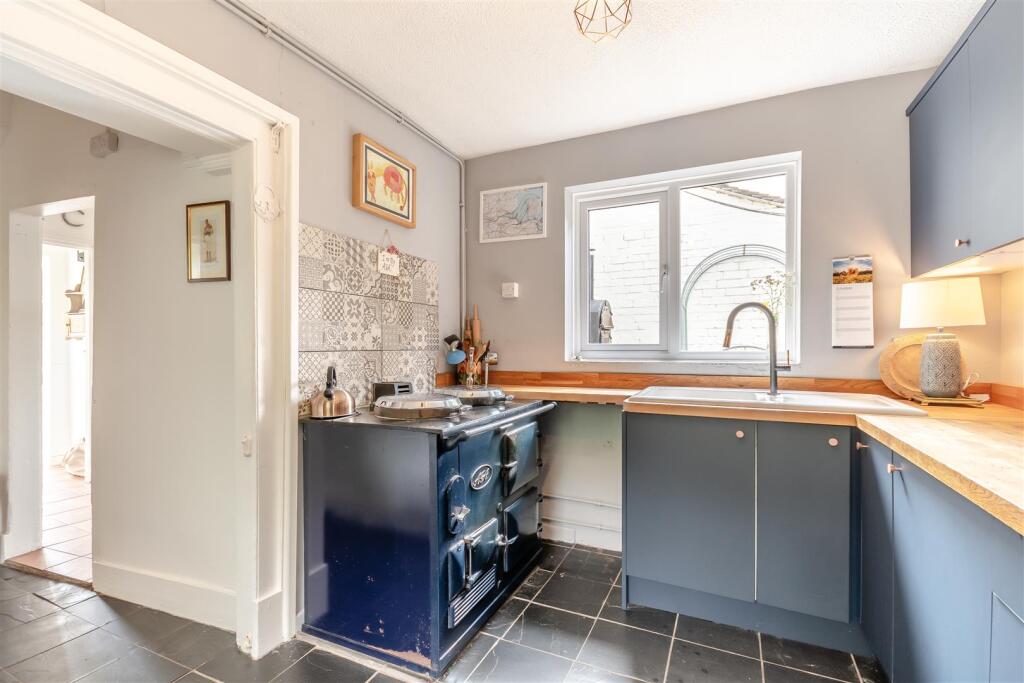 8656910-interior19.jpg
