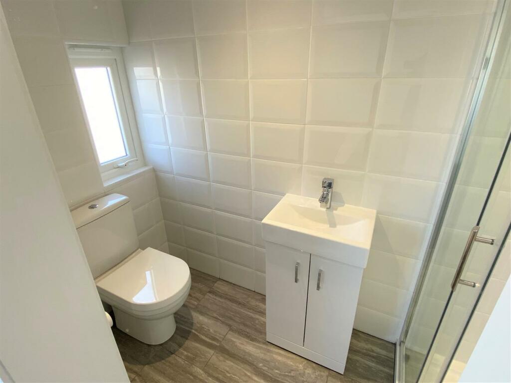 1a Higher Well Close Shower Room