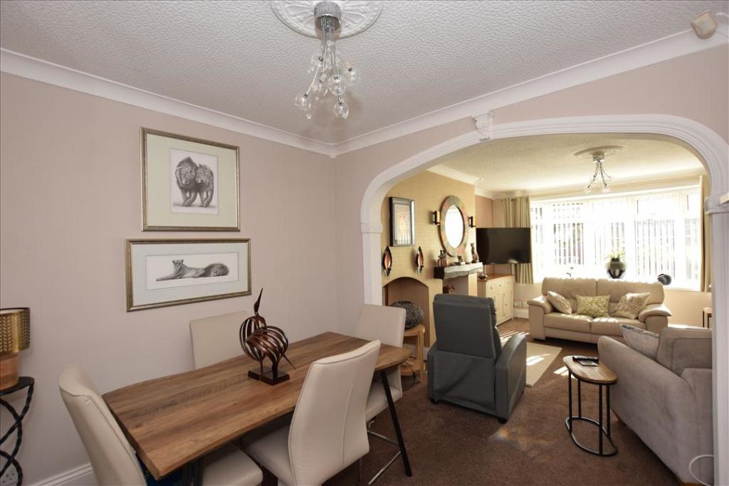 ADDITIONAL DINING ROOM PHOTO