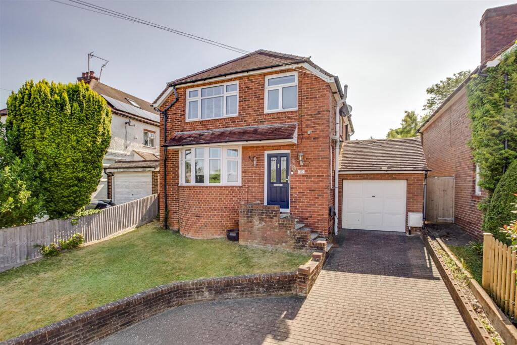 20 West Drive, HP13 6JT-8.jpg