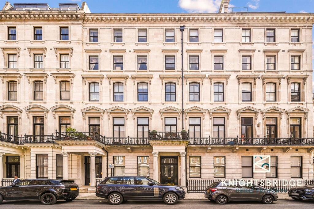 Flat G, 8 Ennismore Gardens (1).jpg