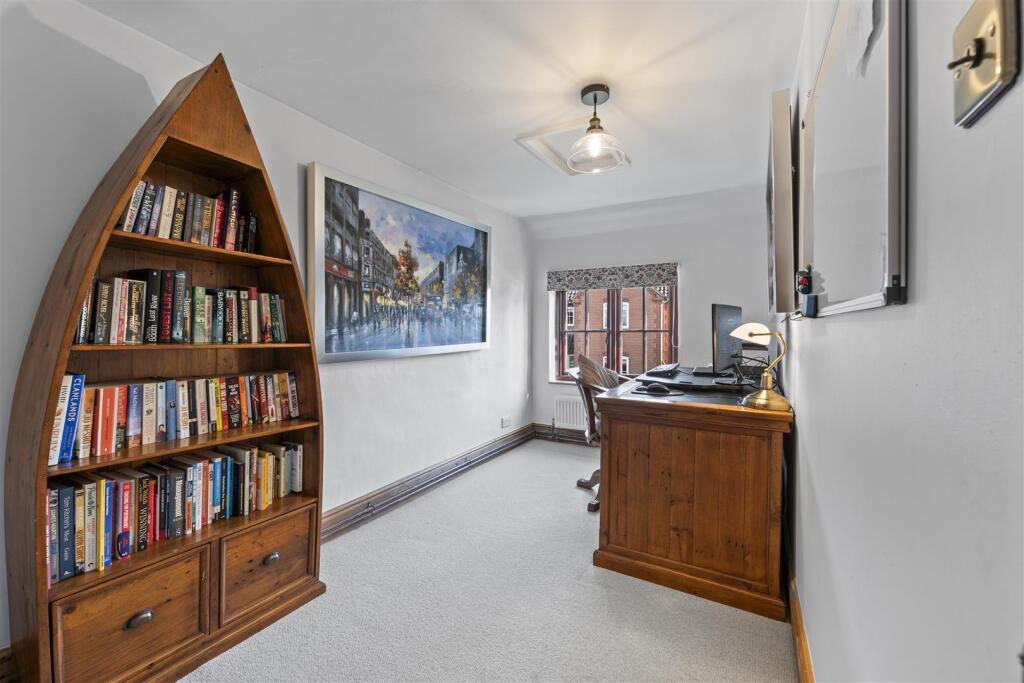 BEDROOM 4
