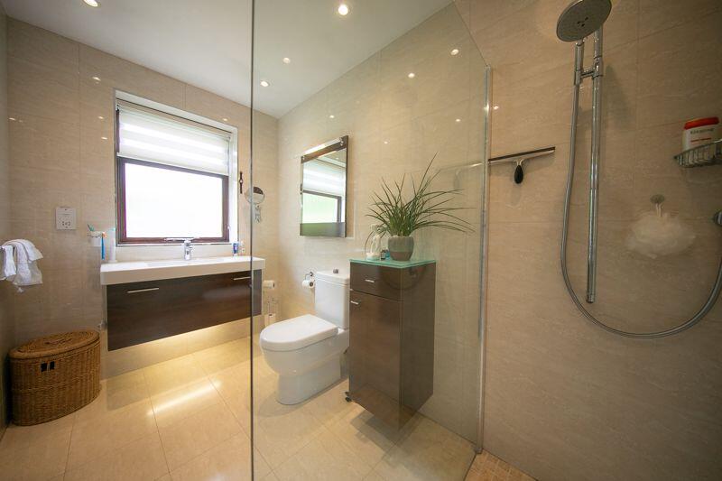 Bedroom 1 en-suite