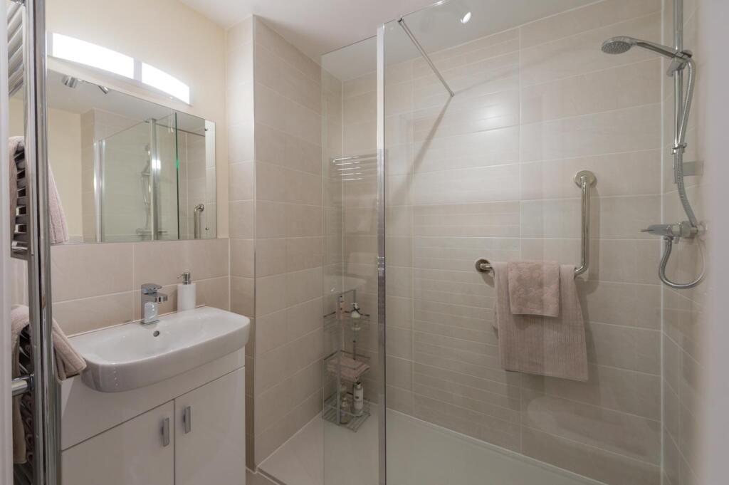 Show Apartment Shower Room  