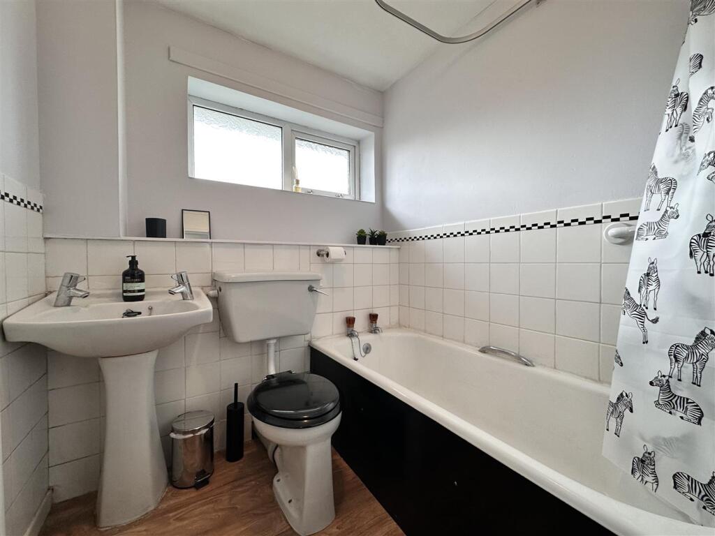 First Floor Bathroom 196