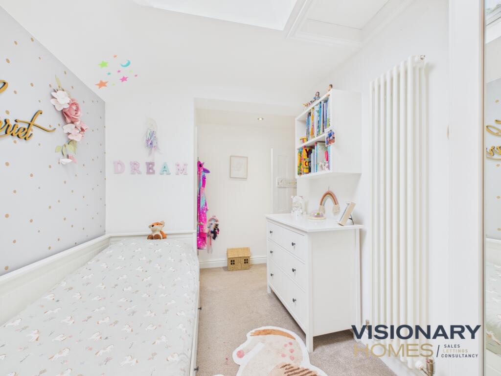 CAM03522G0-PR0220-STILL036