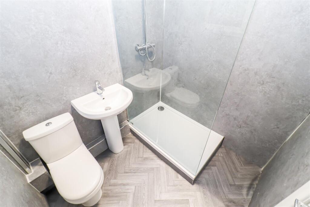 SHOWER ROOM/W.C.