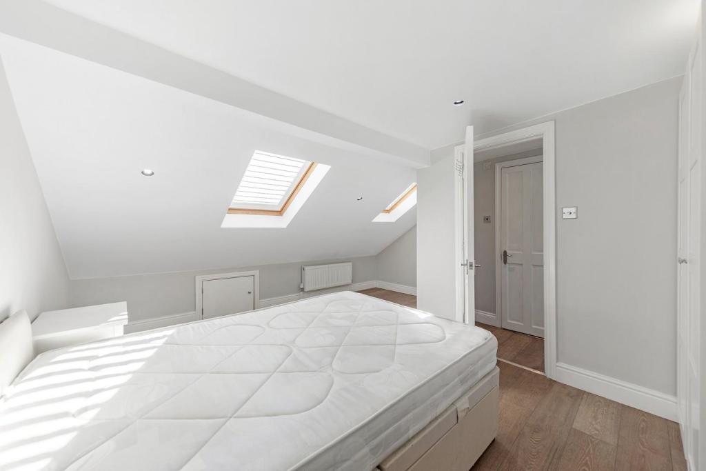 Bedroom (1).jpg