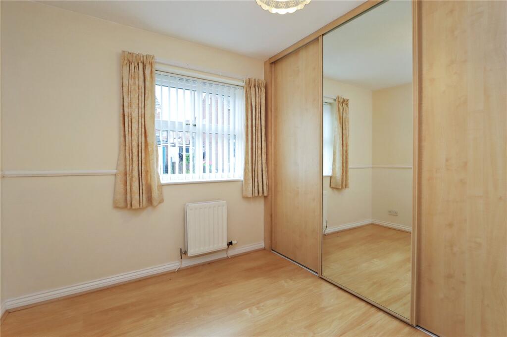 Bedroom 1 Pic 2