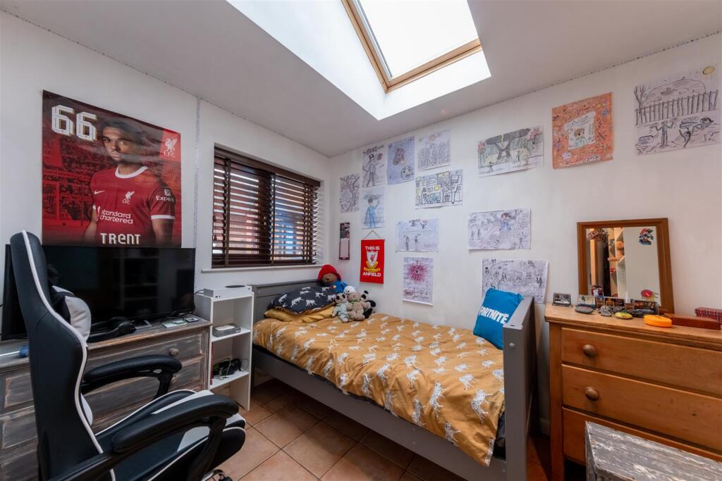 7 Hallowsgate Court-017.jpg