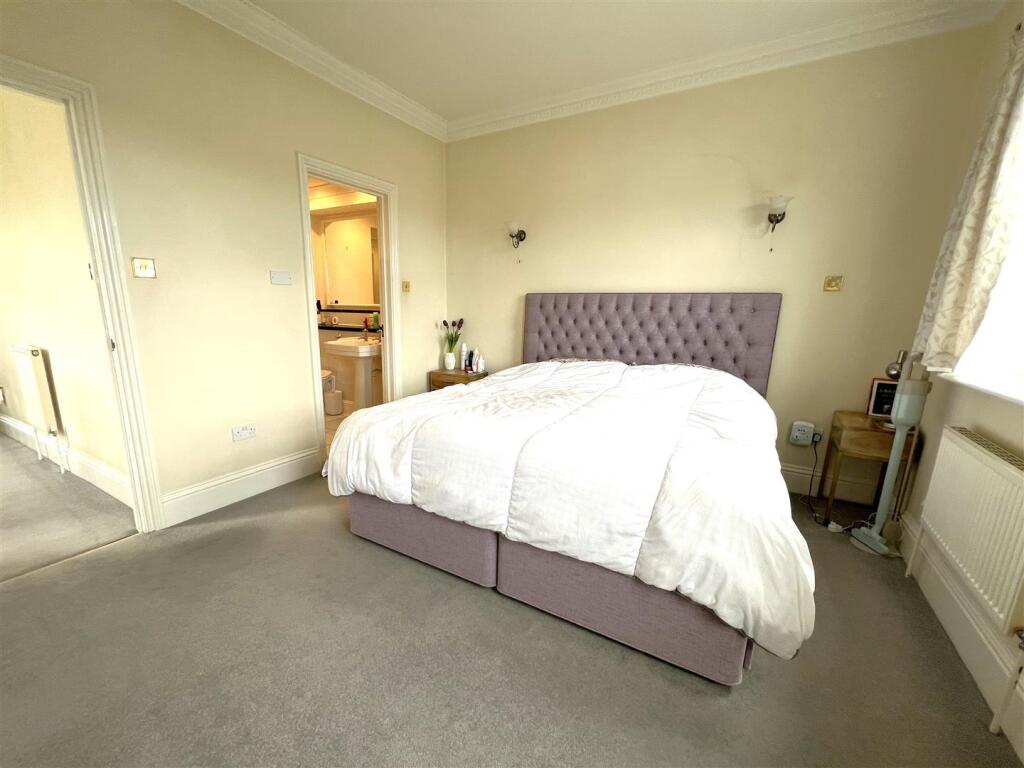 FF Ensuite .jpg