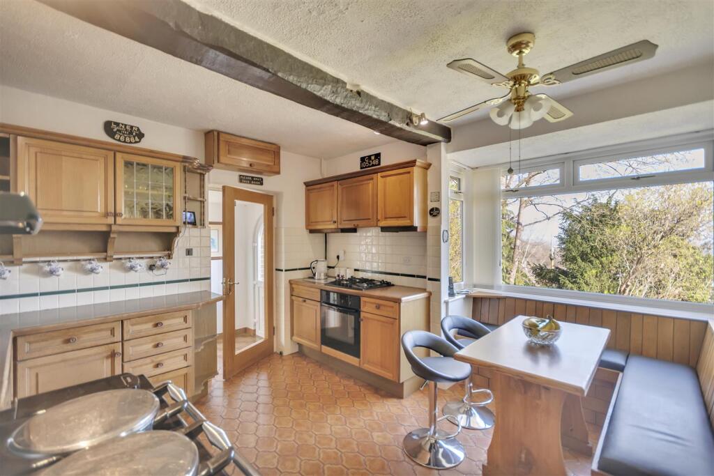 Kitchen/ Breakfast Room