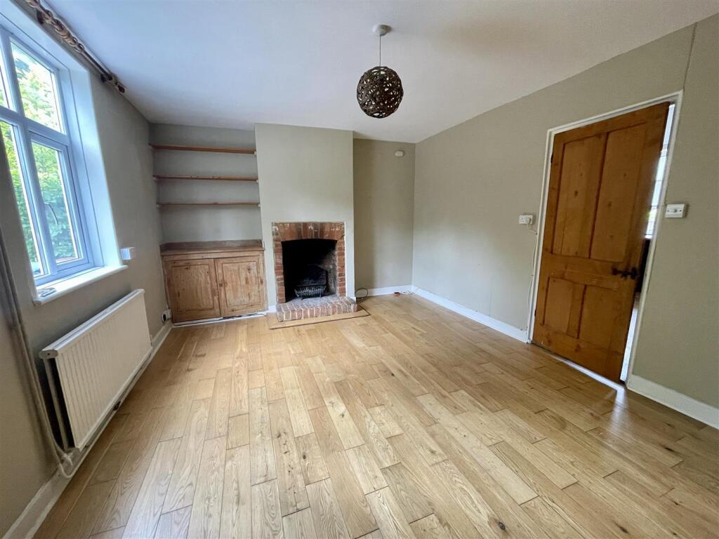 Living room 1.jpg