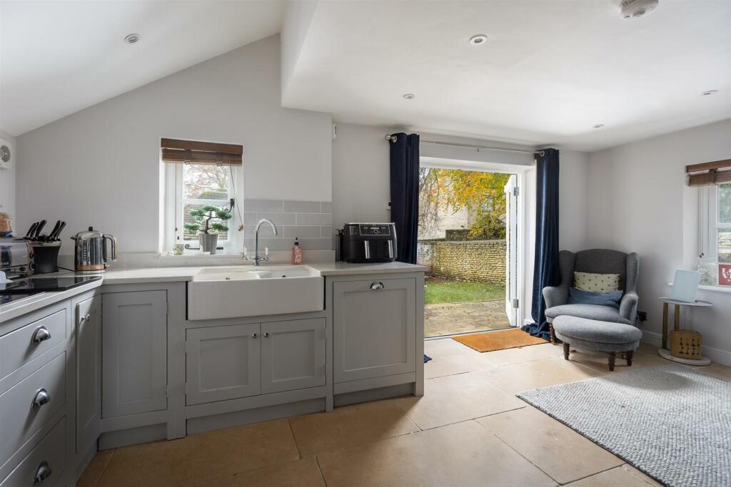 16 - 23 Querns Lane - GL7 1RL - Web.jpg