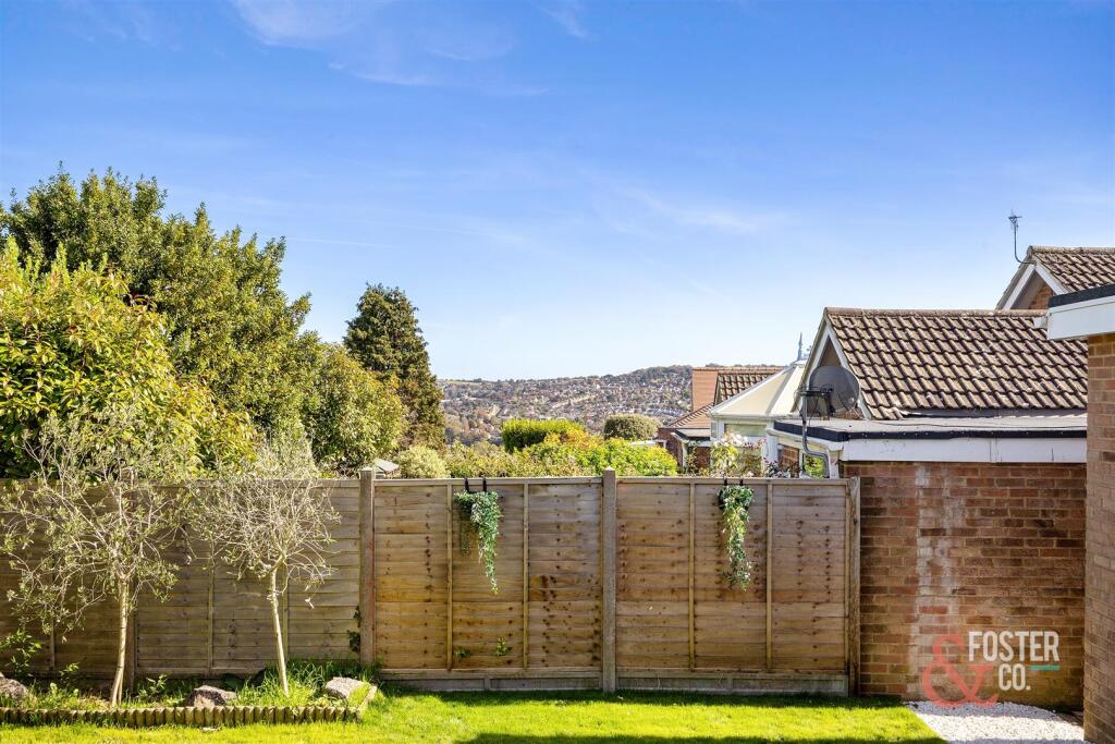 Redhill Close, 9-001.jpg