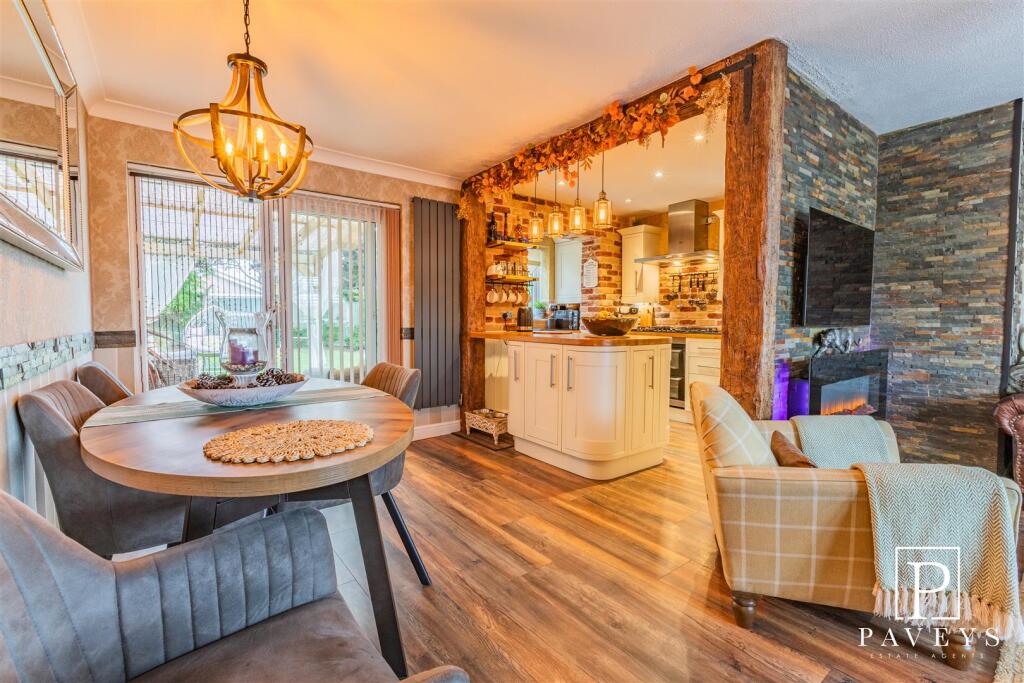 OPEN PLAN LOUNGE DINER