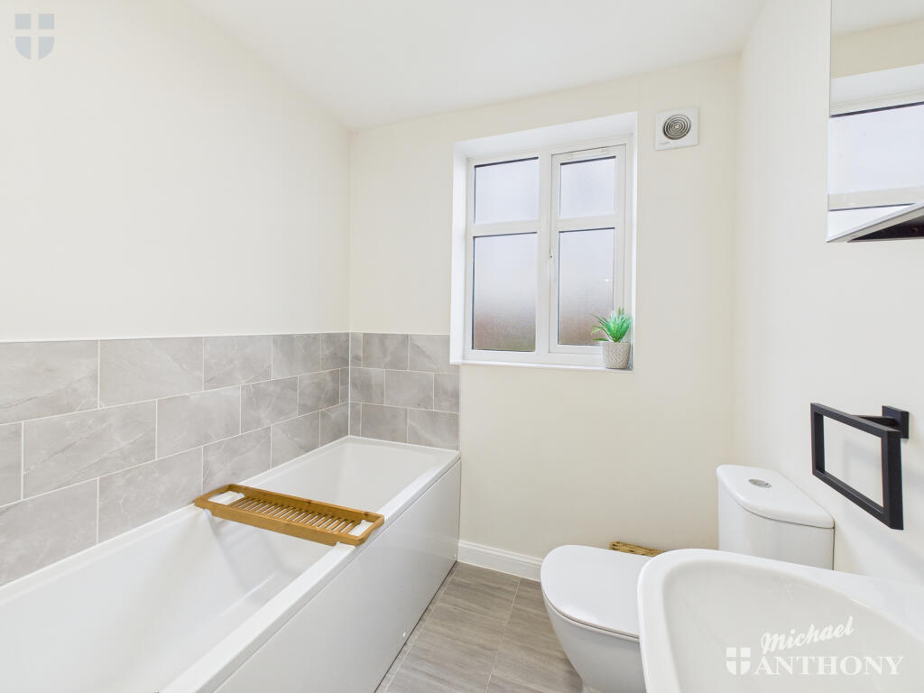 CAM03852G0-PR0479-STILL009