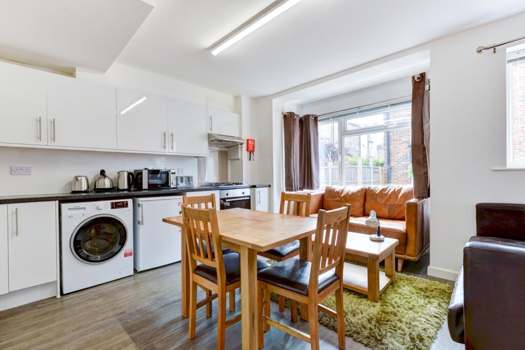 2 Bristol Gardens Kitchen (2)