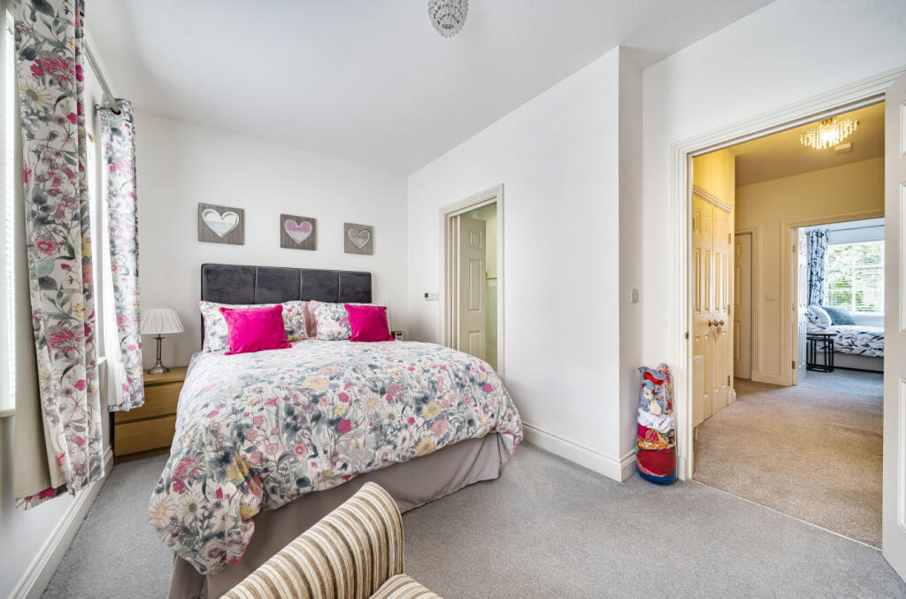 1346933-12-68b97d...