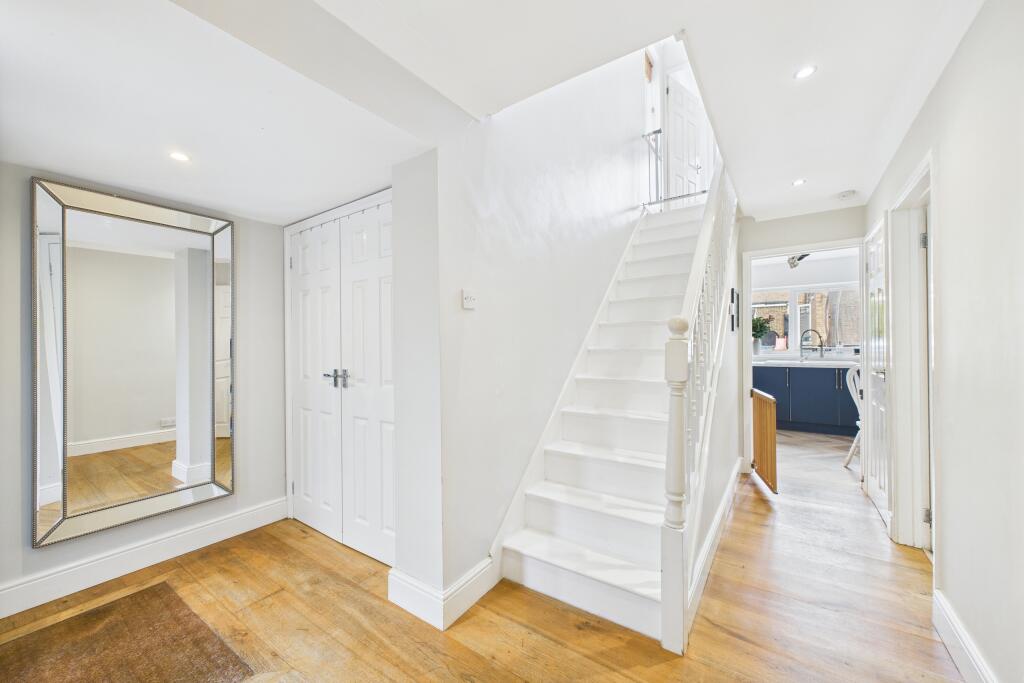 CAM05454G0-PR0025-STILL001