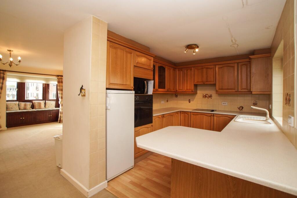 Open plan dining lounge/kitchen