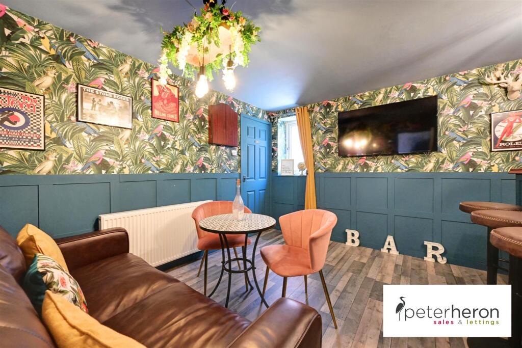 Bar/Entertaining Area