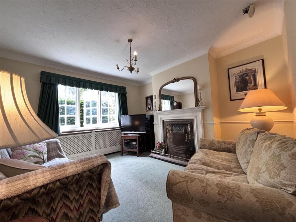 Corner Cottages lounge.jpg