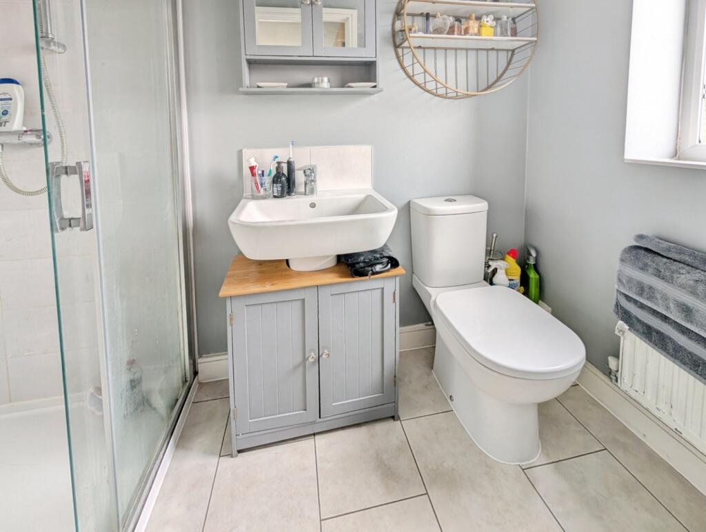 pbox-bathroom-326460.jpg