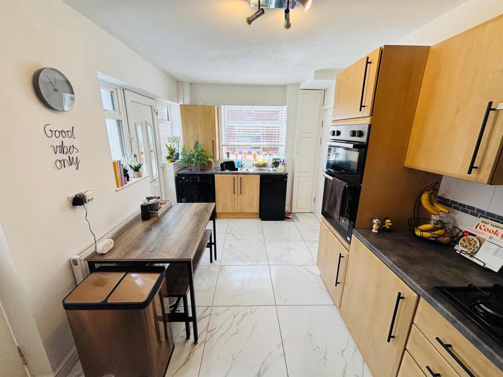 Fitted Dining Kitchen: