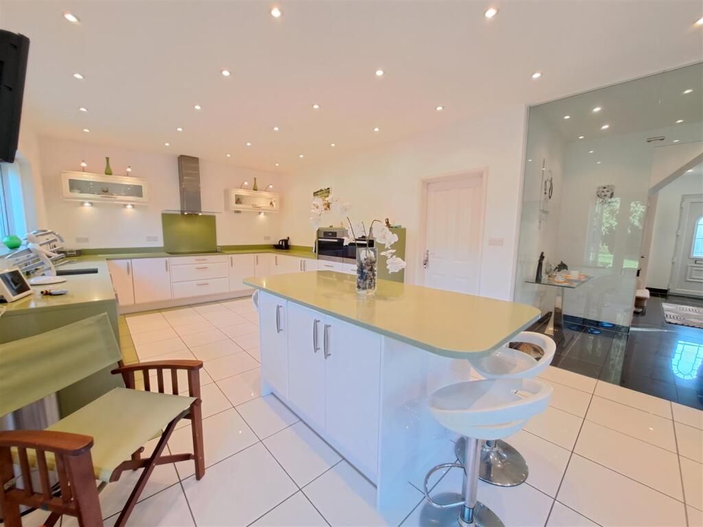 Kitchen/Breakfast Room