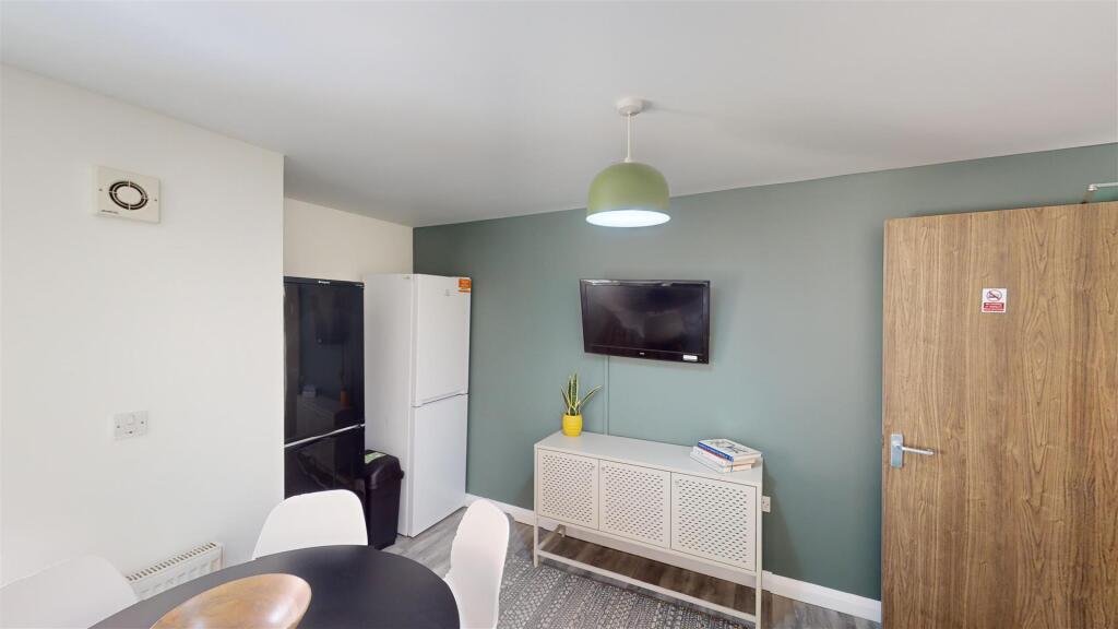 Flat-3-8-Piccadilly-Place-Bedroom-5 2.jpg