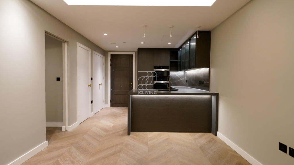 One bedroom apartment, Cleveland, W1T