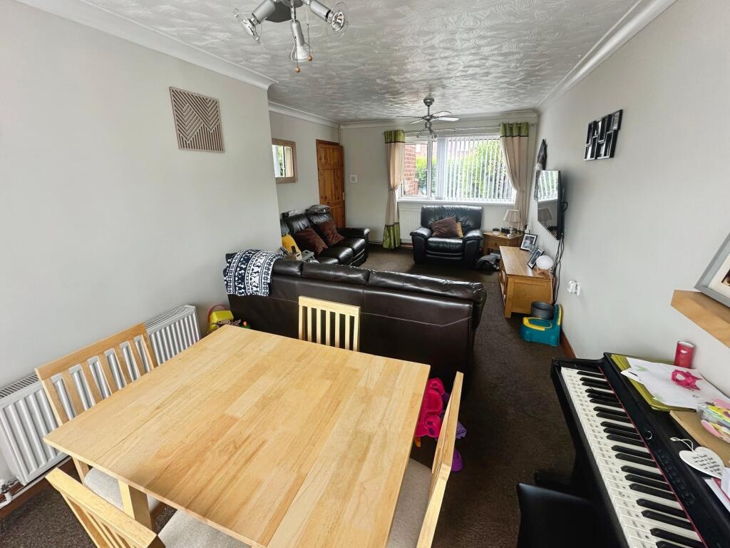 Lounge/Dining Room