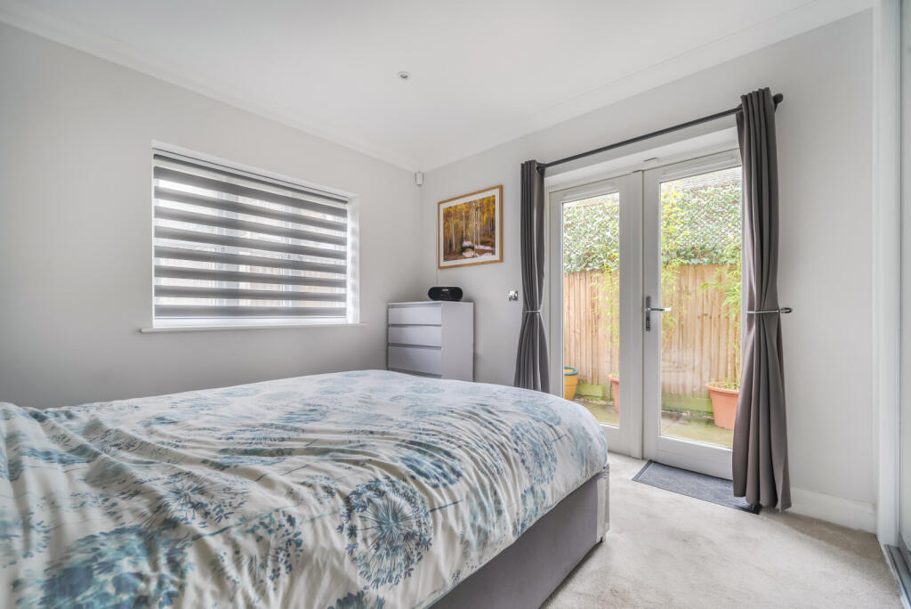 1395902-15-695f85...