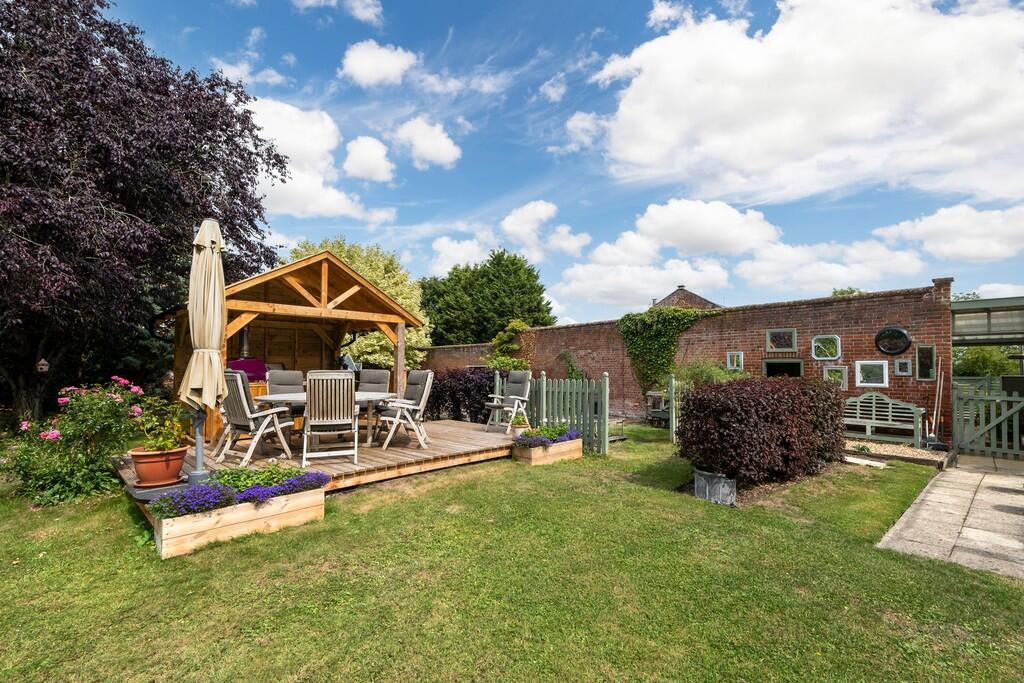 1440px-Elm Farm H...