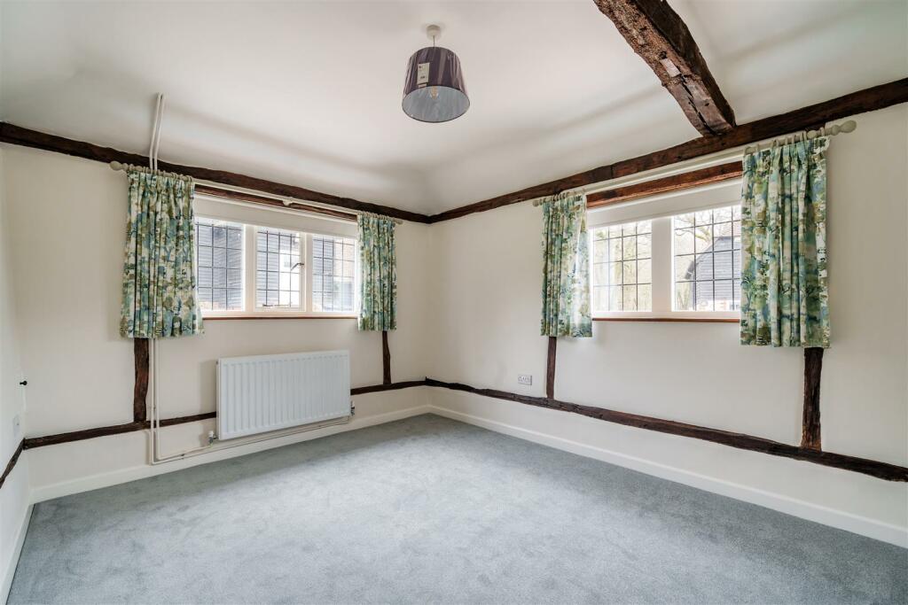 Bedroom 1.jpg