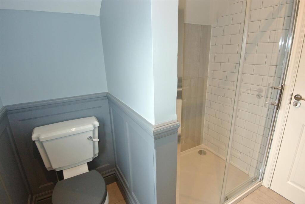 Family Shower Room a.JPG