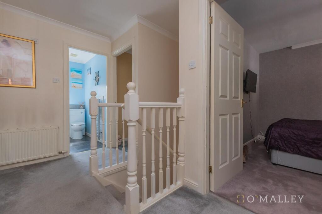 14. Upstairs Hallway.jpg