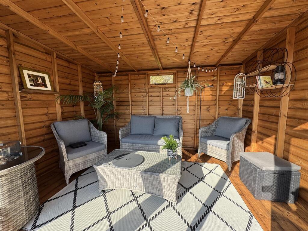 ANOTHER ROOM ASPECT