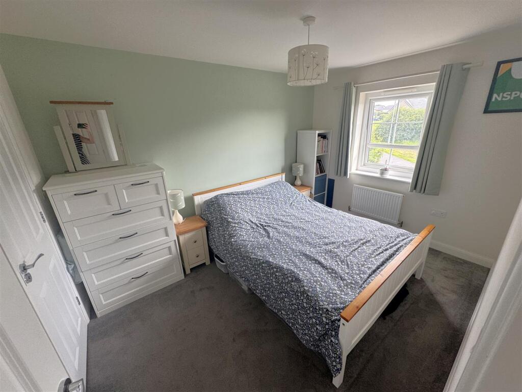 Bed 1.jpg