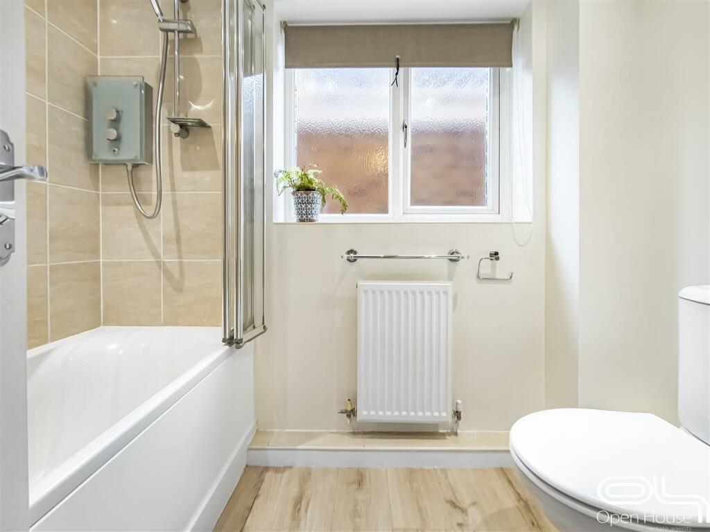 Lawns Drive (39).jpg