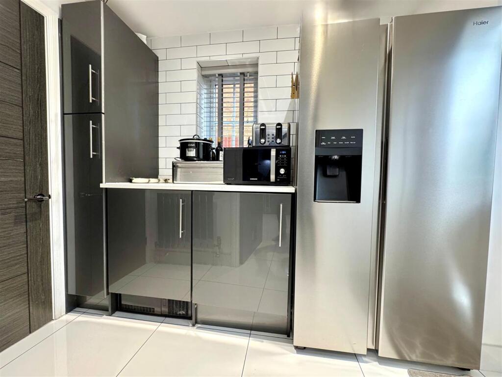 utility room 2.jpg