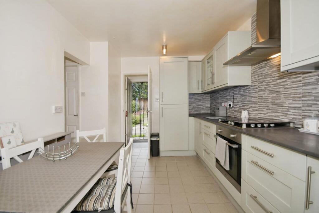 KITCHEN 02.jpg