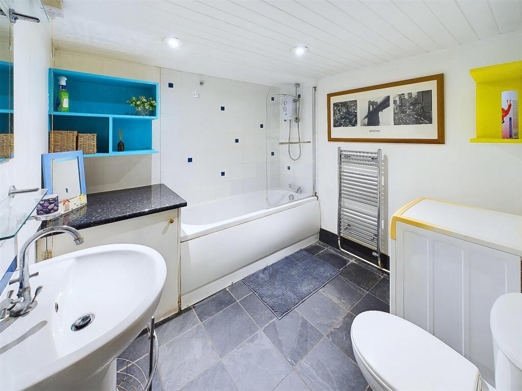 8 - 2 bedroom garden flat.jpg