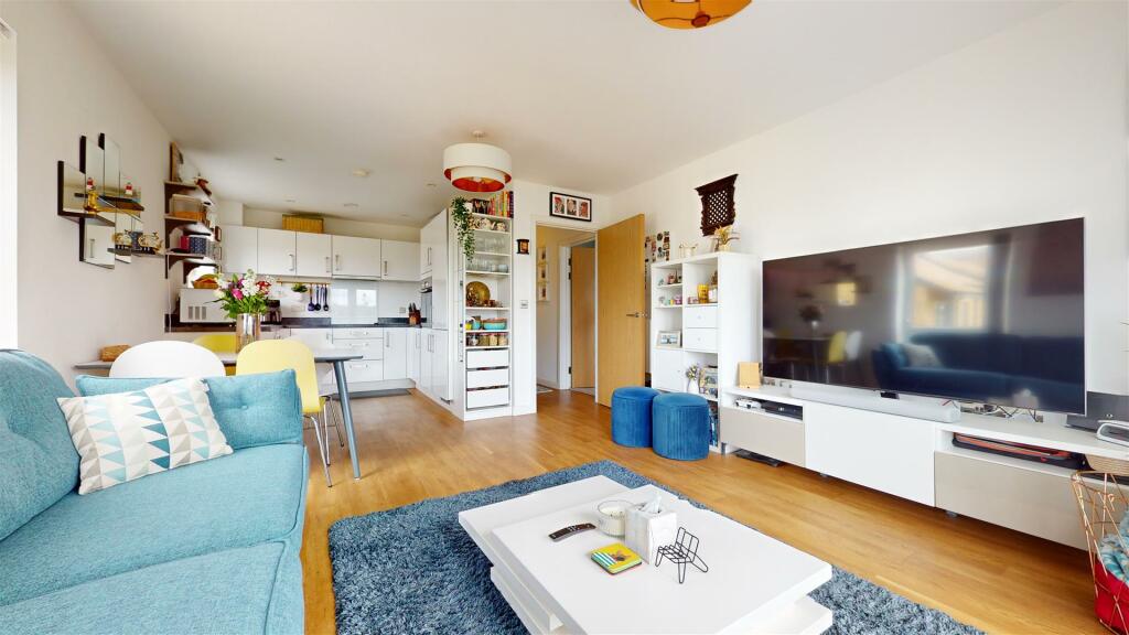 OPEN PLAN LIVING/DINING AREA