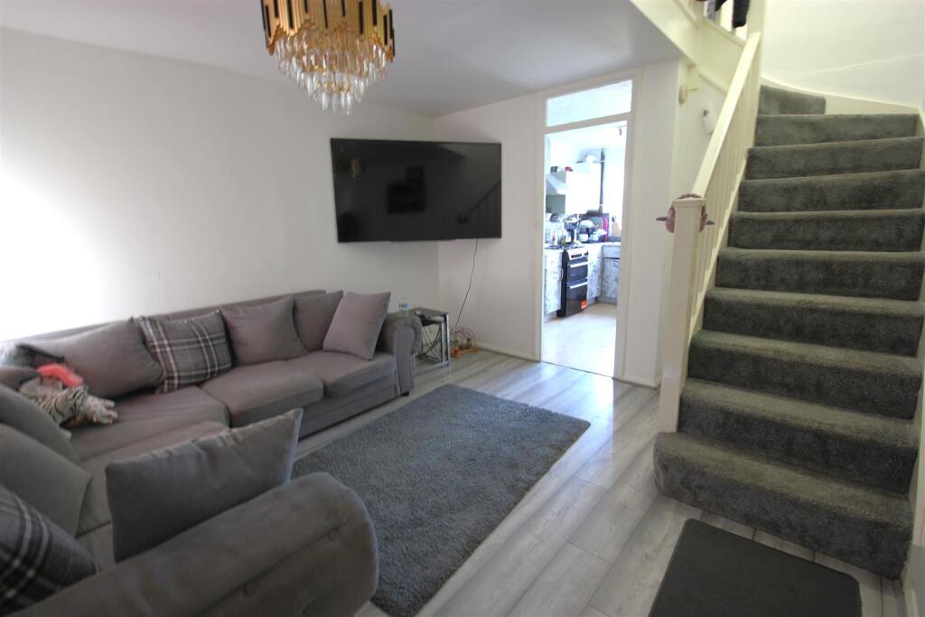lounge 1.JPG