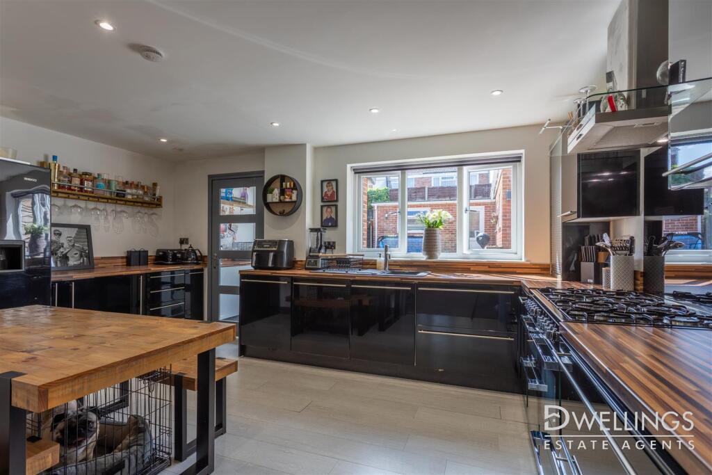 DWELEST- 8 Cheviot Close, Swadlincote, DE11 9EE-00