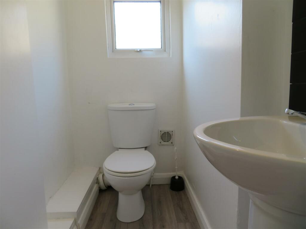 7 Newcome  WC.JPG